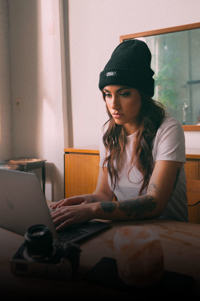Women is working in the office on a macbook